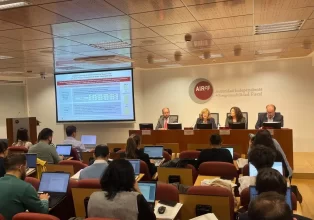 La AIReF rebaja sus previsiones macroeconómicas y estima que será necesario tomar medidas a partir de 2027 para cumplir los compromisos fiscales