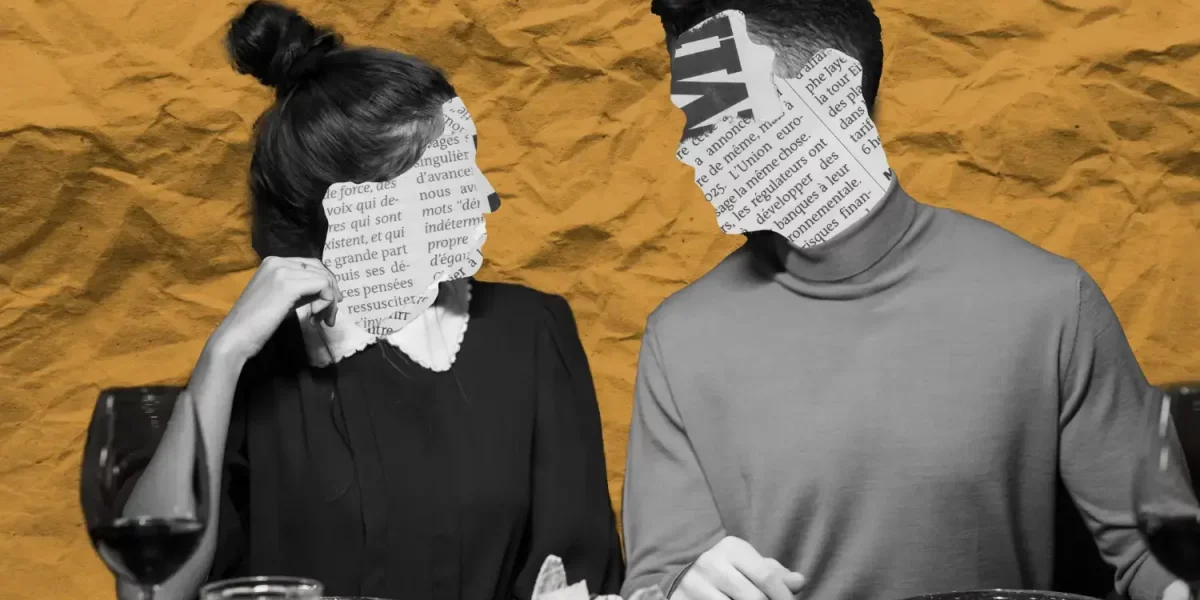 Imagen de una pareja con la cara sustituida por papel de periódico de forma artística expresando comunicación